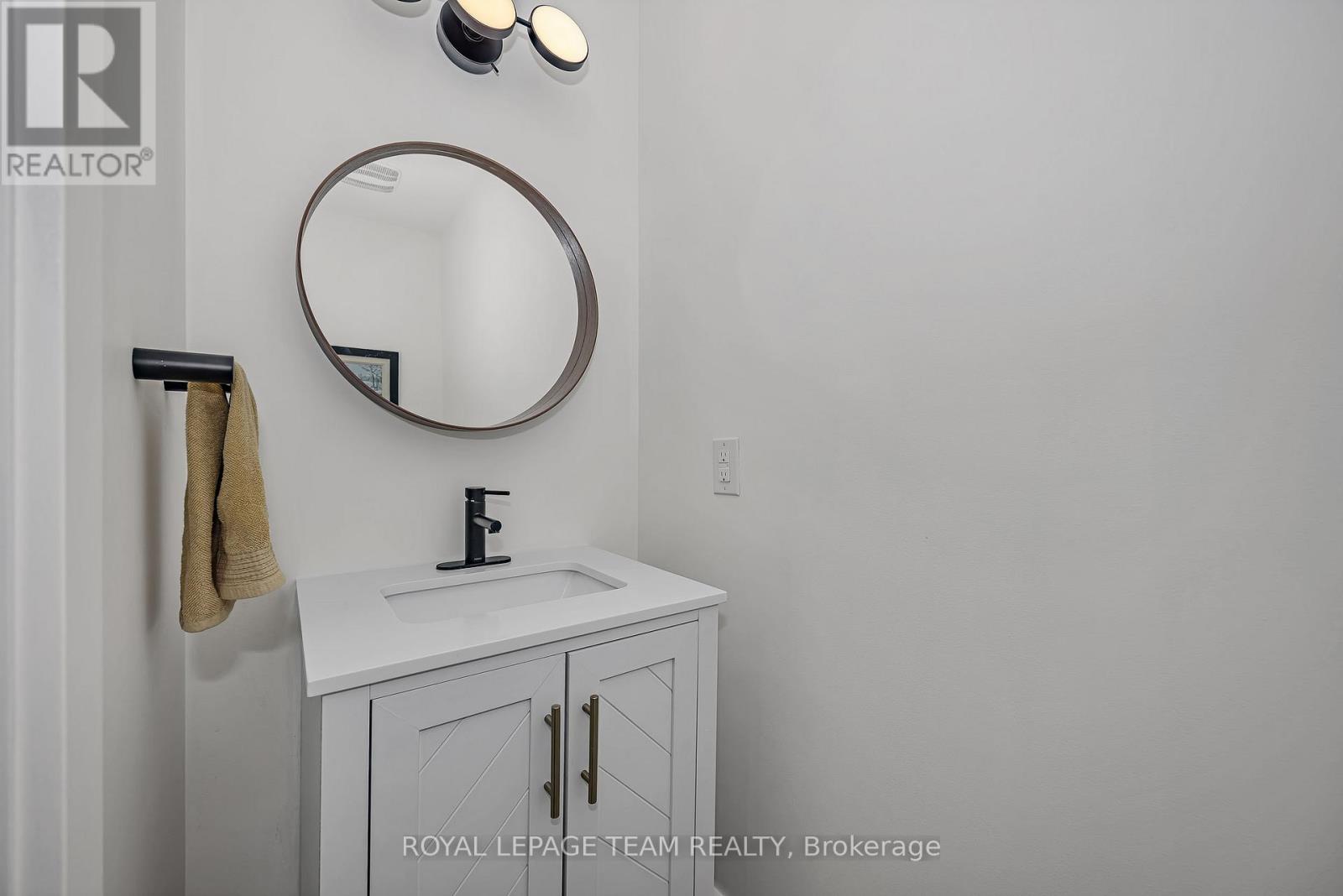 2 Bed, 2 Bath House for Sale in Ottawa – 305 SQUADRON CRESCENT, Ottawa – MLS# X13453198 - Image 6