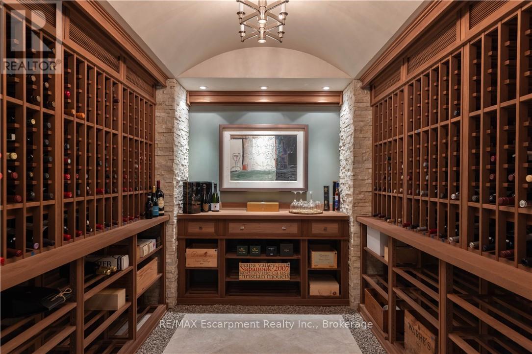 2054 LAKESHORE ROAD E - 26