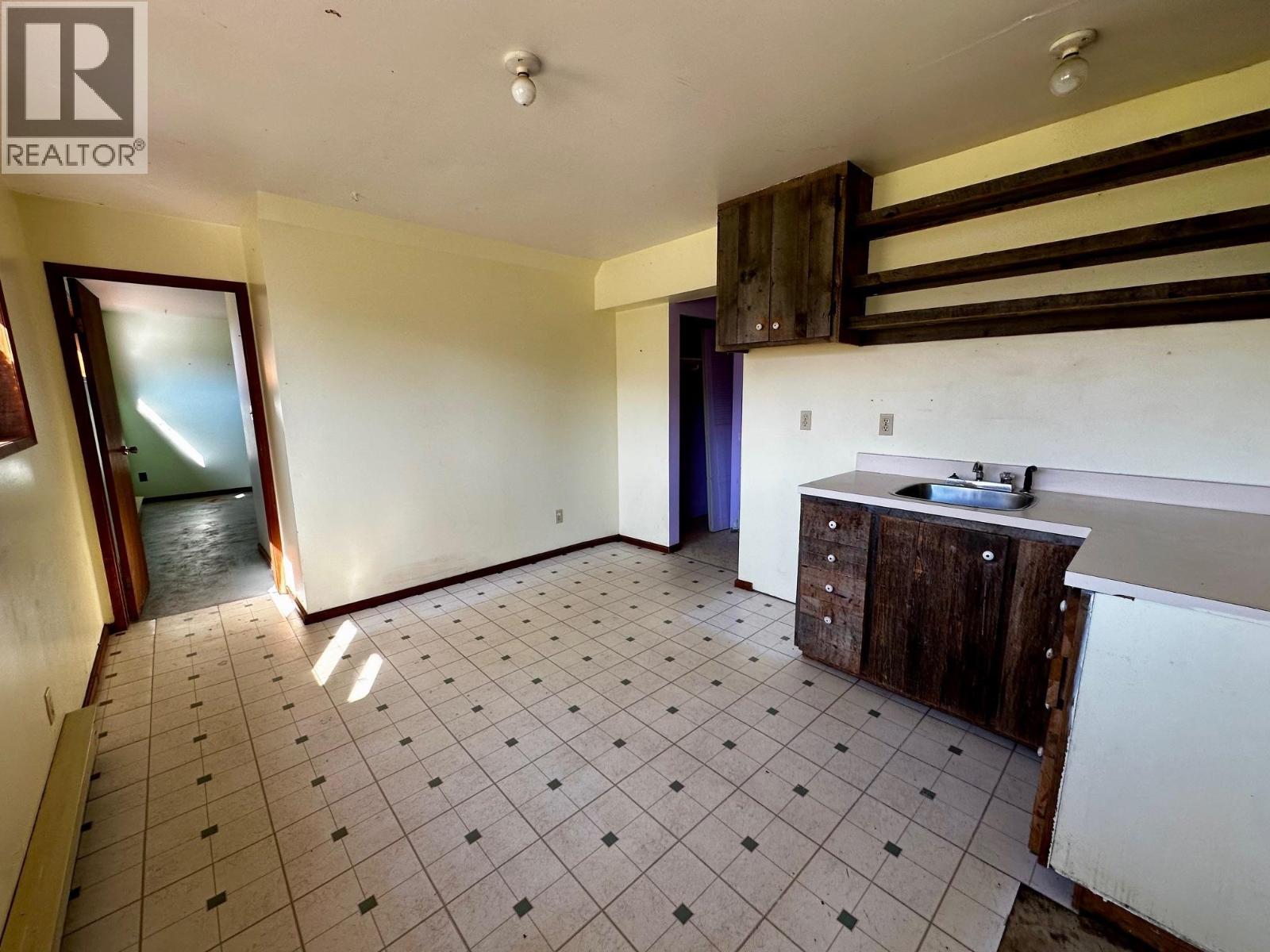 3541 HASTINGS STREET - 20