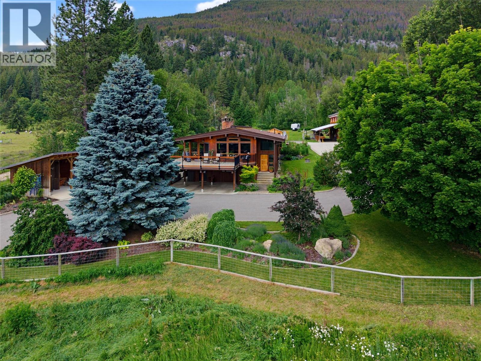 571 60 Street SW - 3