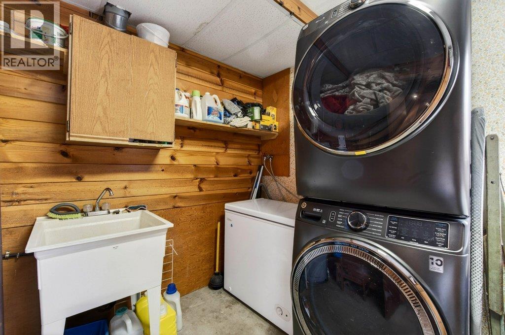 571 60 Street SW - 57