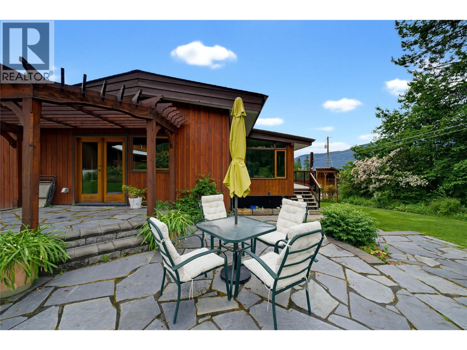 571 60 Street SW - 70