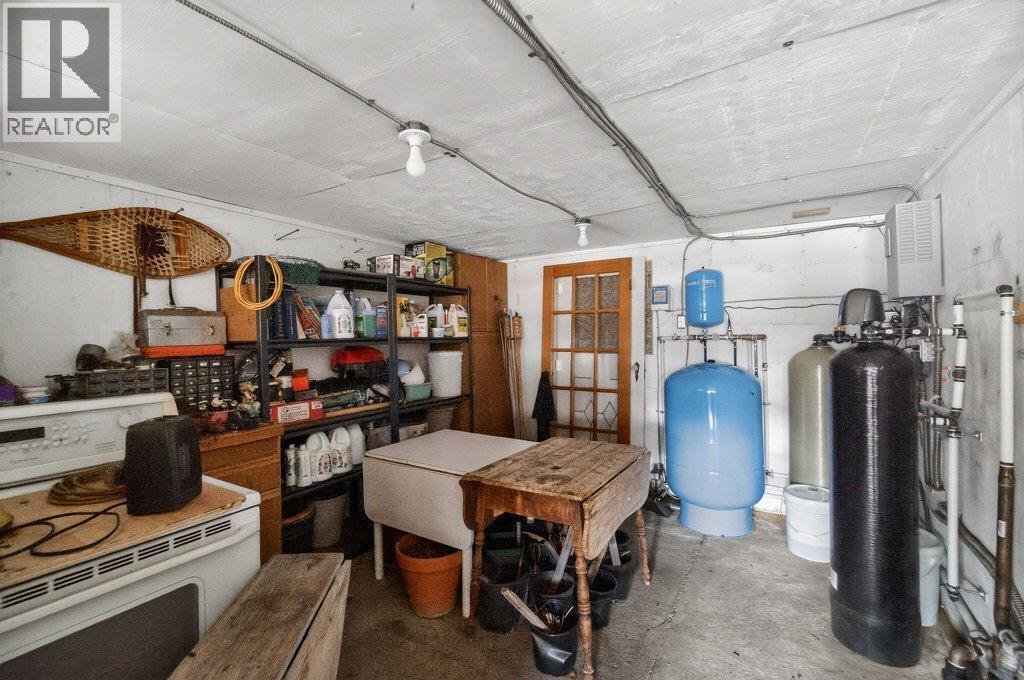 571 60 Street SW - 65