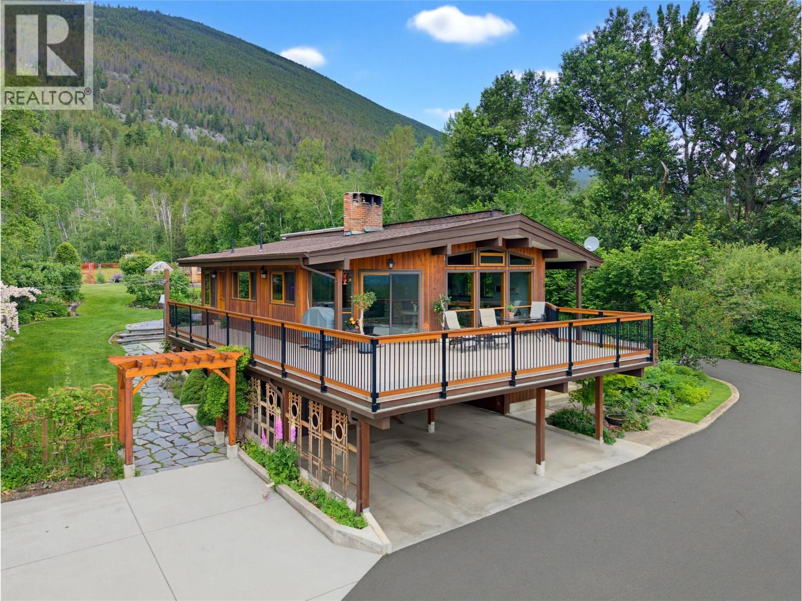 571 60 Street SW - 1