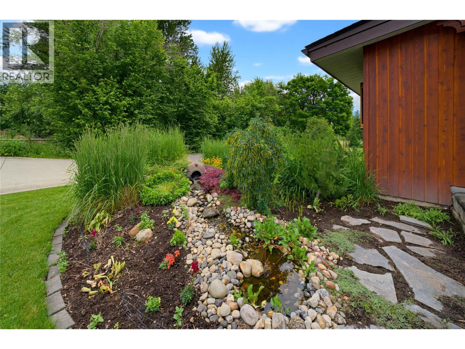 571 60 Street SW - 95