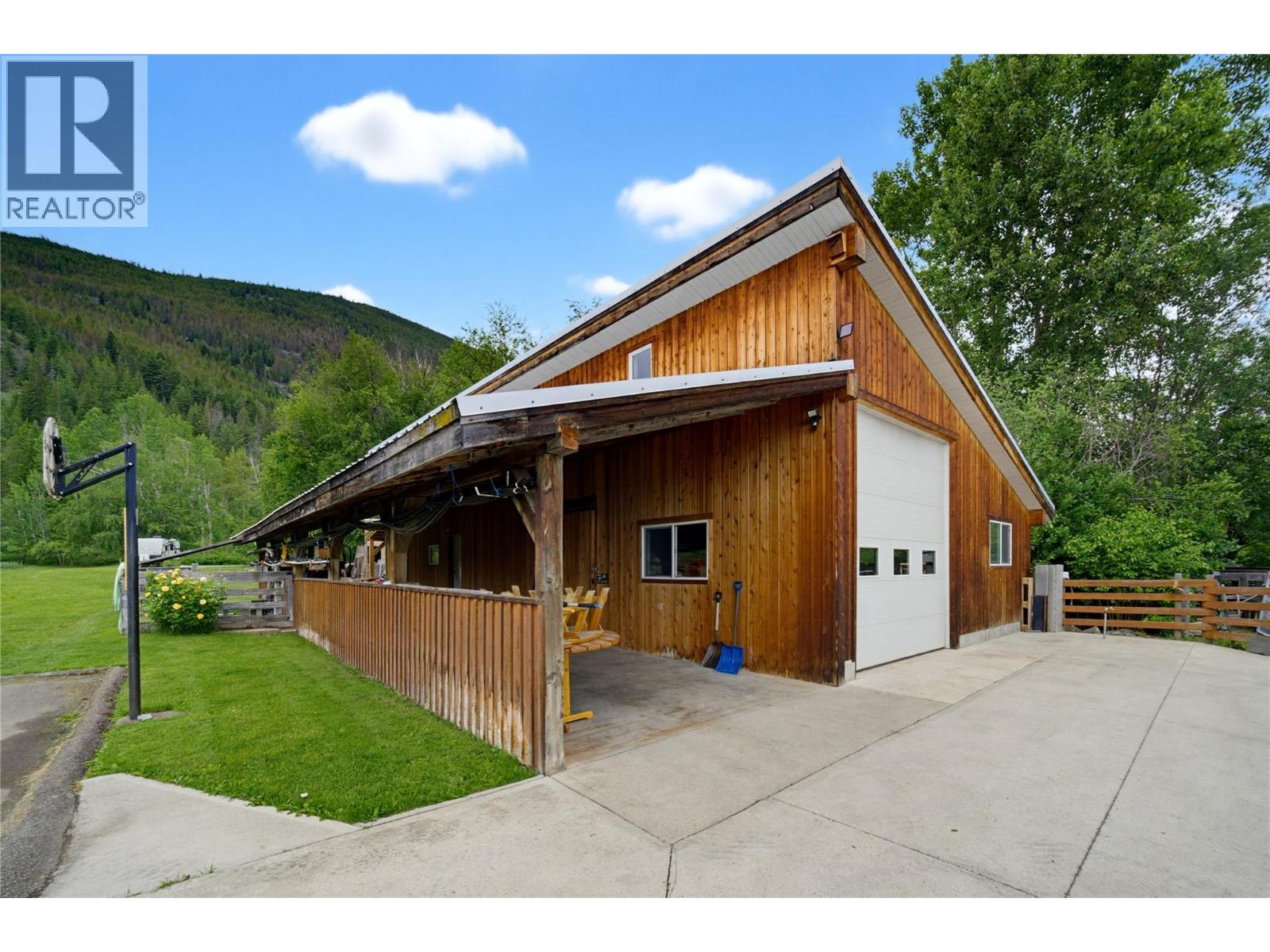 571 60 Street SW - 93