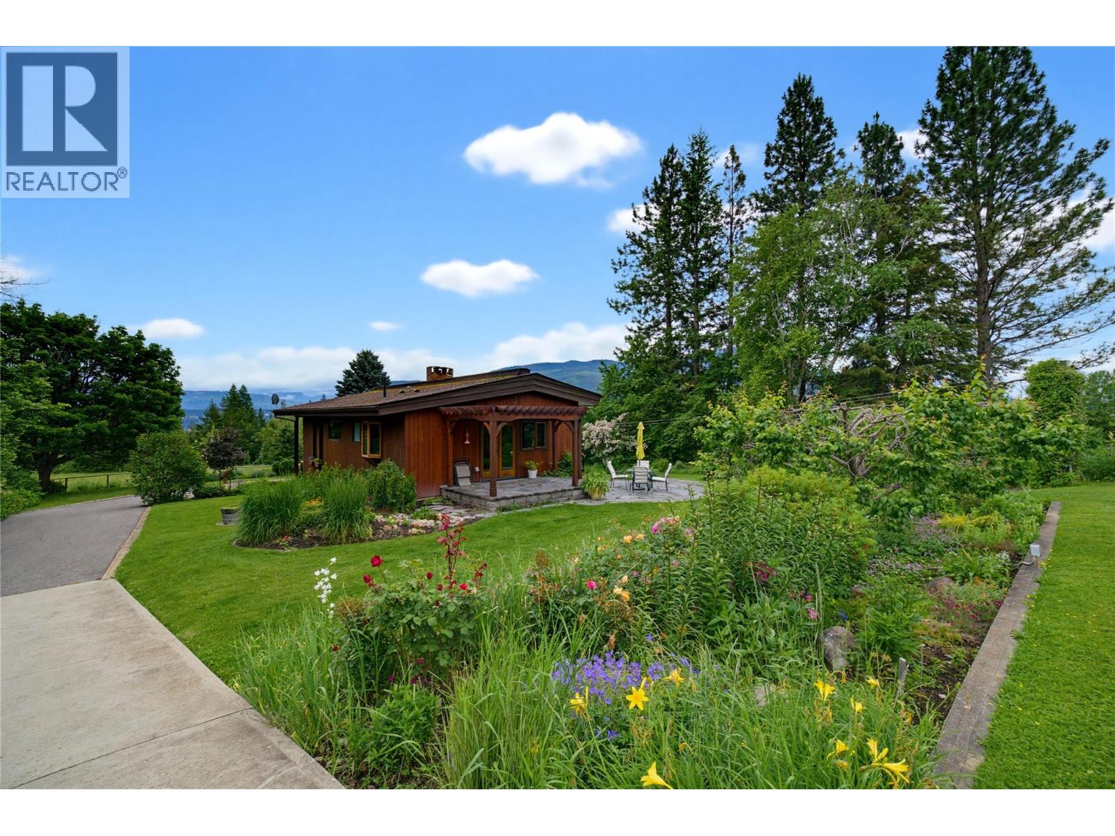 571 60 Street SW - 94