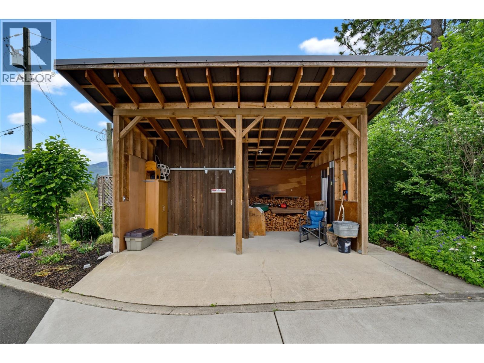 571 60 Street SW - 81