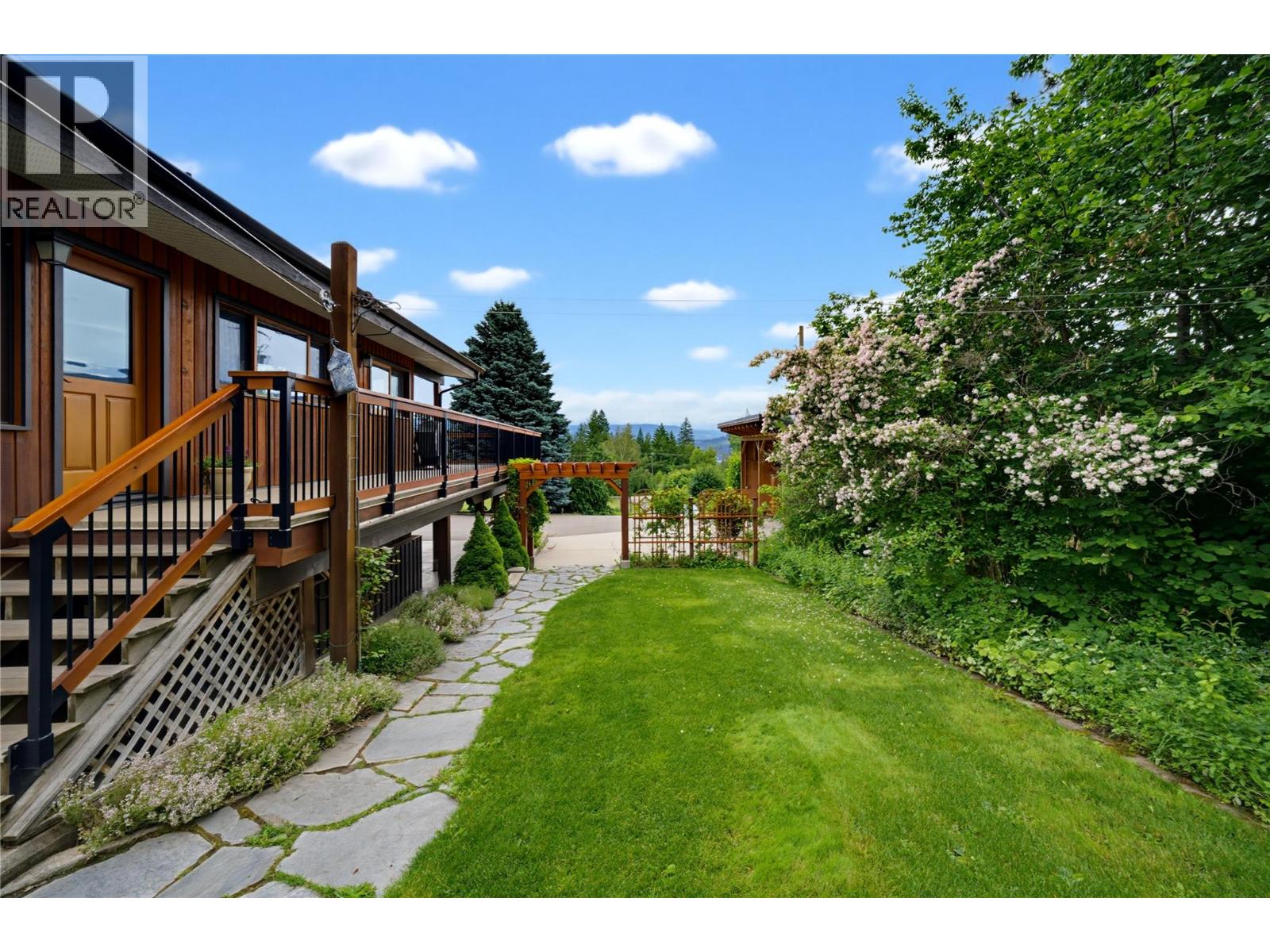 571 60 Street SW - 73