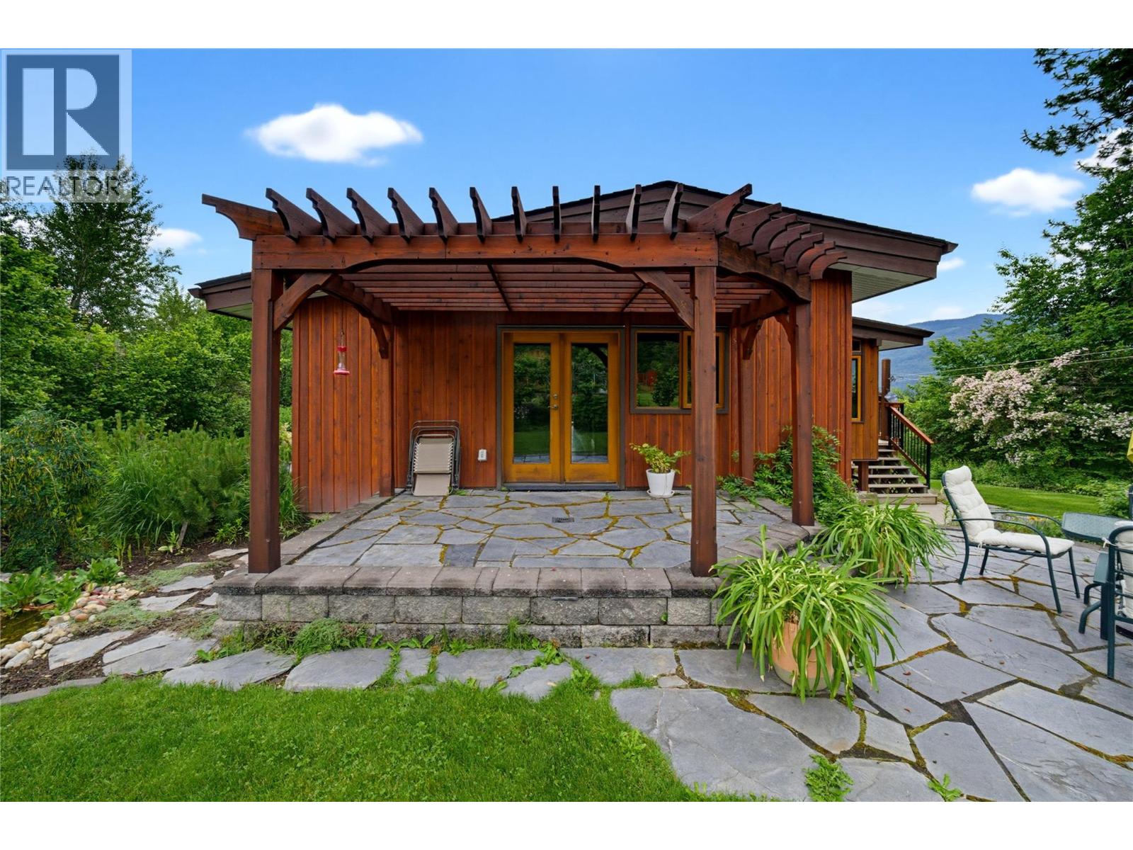 571 60 Street SW - 71