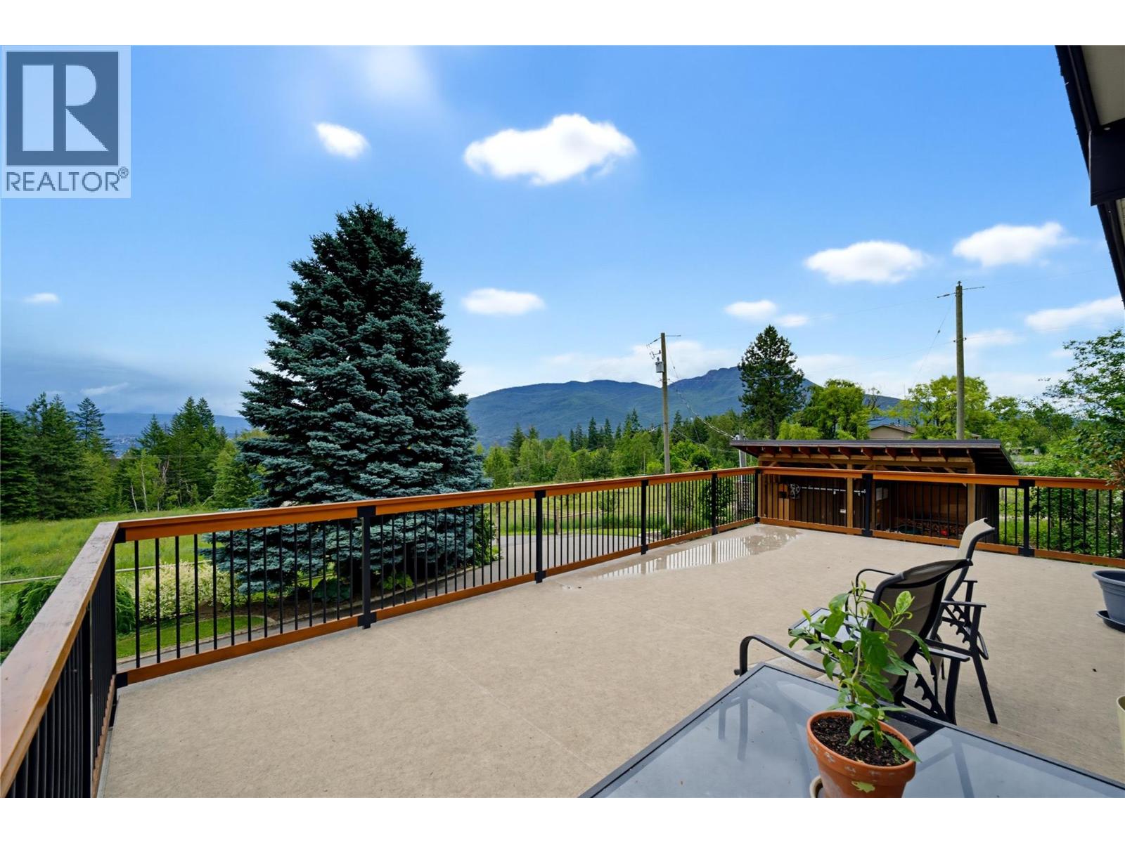 571 60 Street SW - 77
