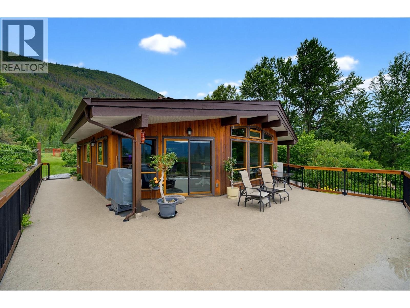 571 60 Street SW - 75