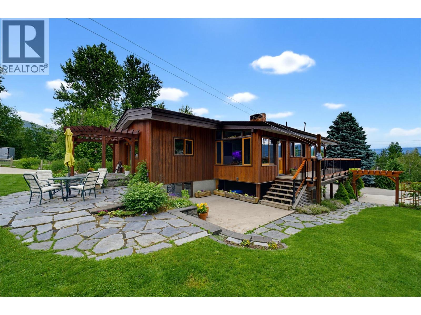 571 60 Street SW - 72