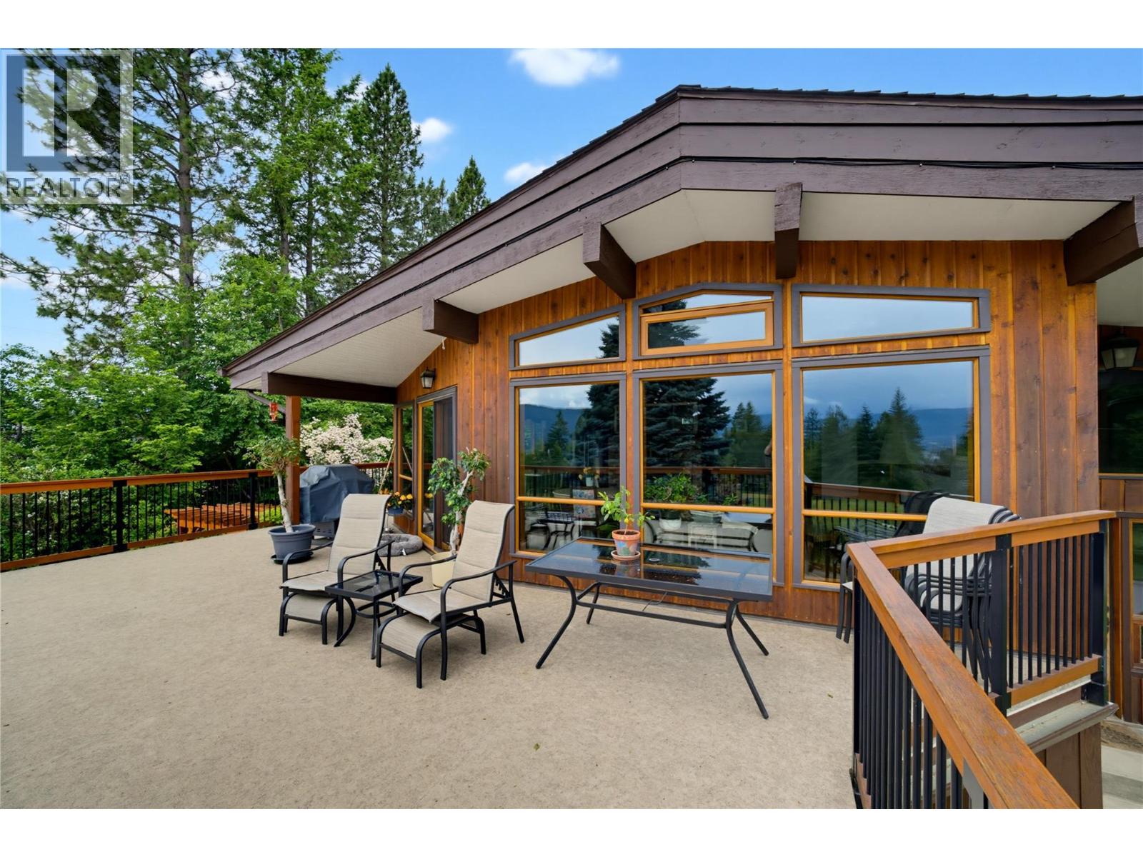 571 60 Street SW - 76
