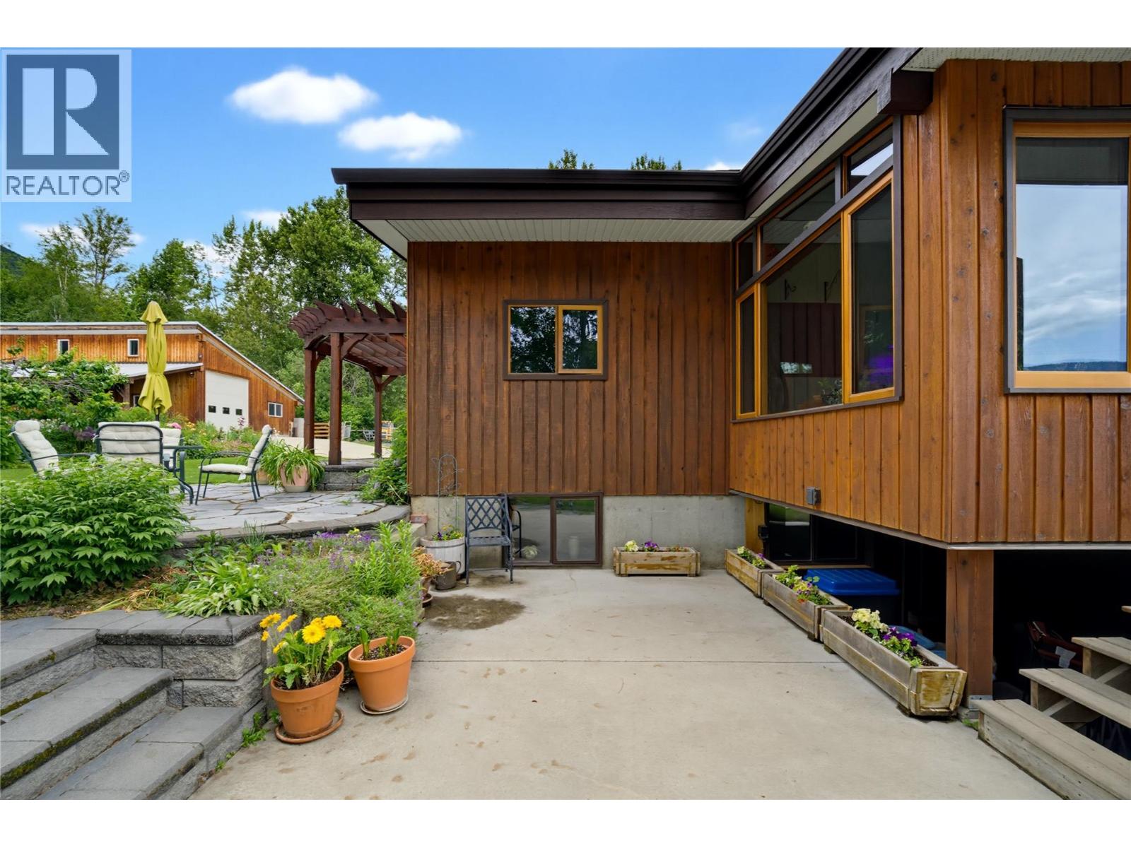 571 60 Street SW - 69