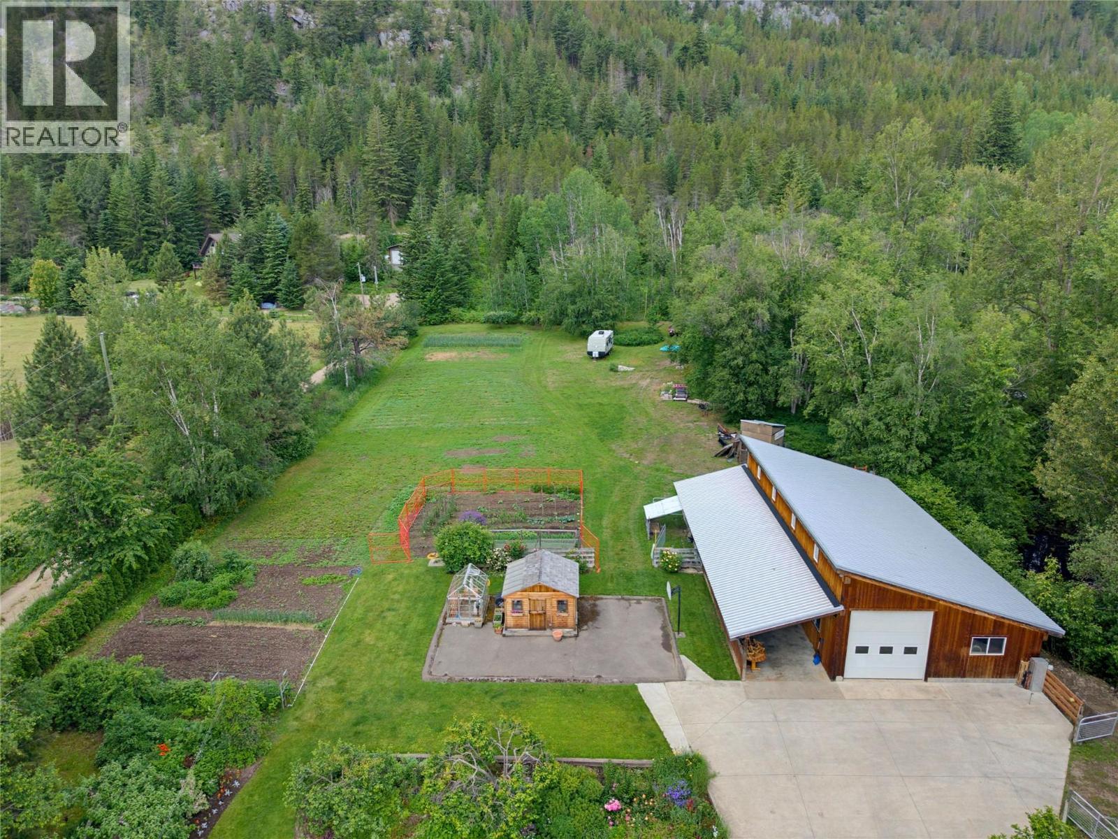 571 60 Street SW - 6