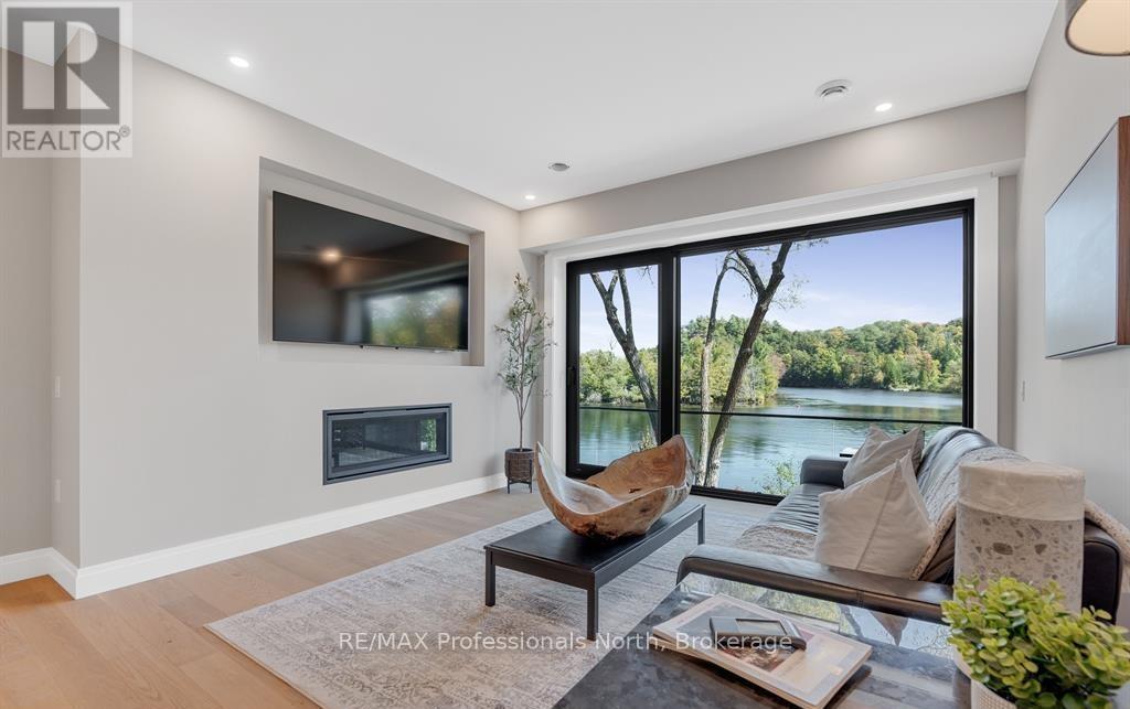 #205 32 BRUNEL ROAD - 36