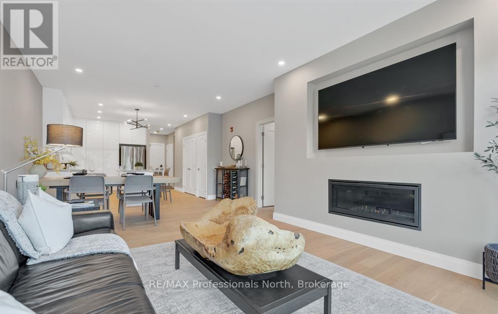 #205 32 BRUNEL ROAD - 37