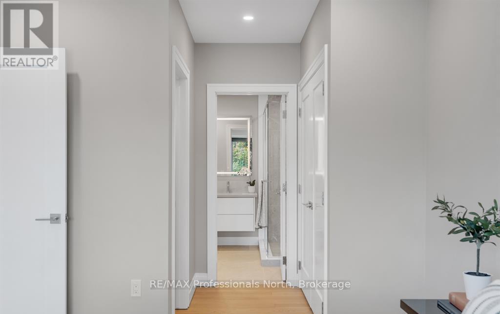 #205 32 BRUNEL ROAD - 39