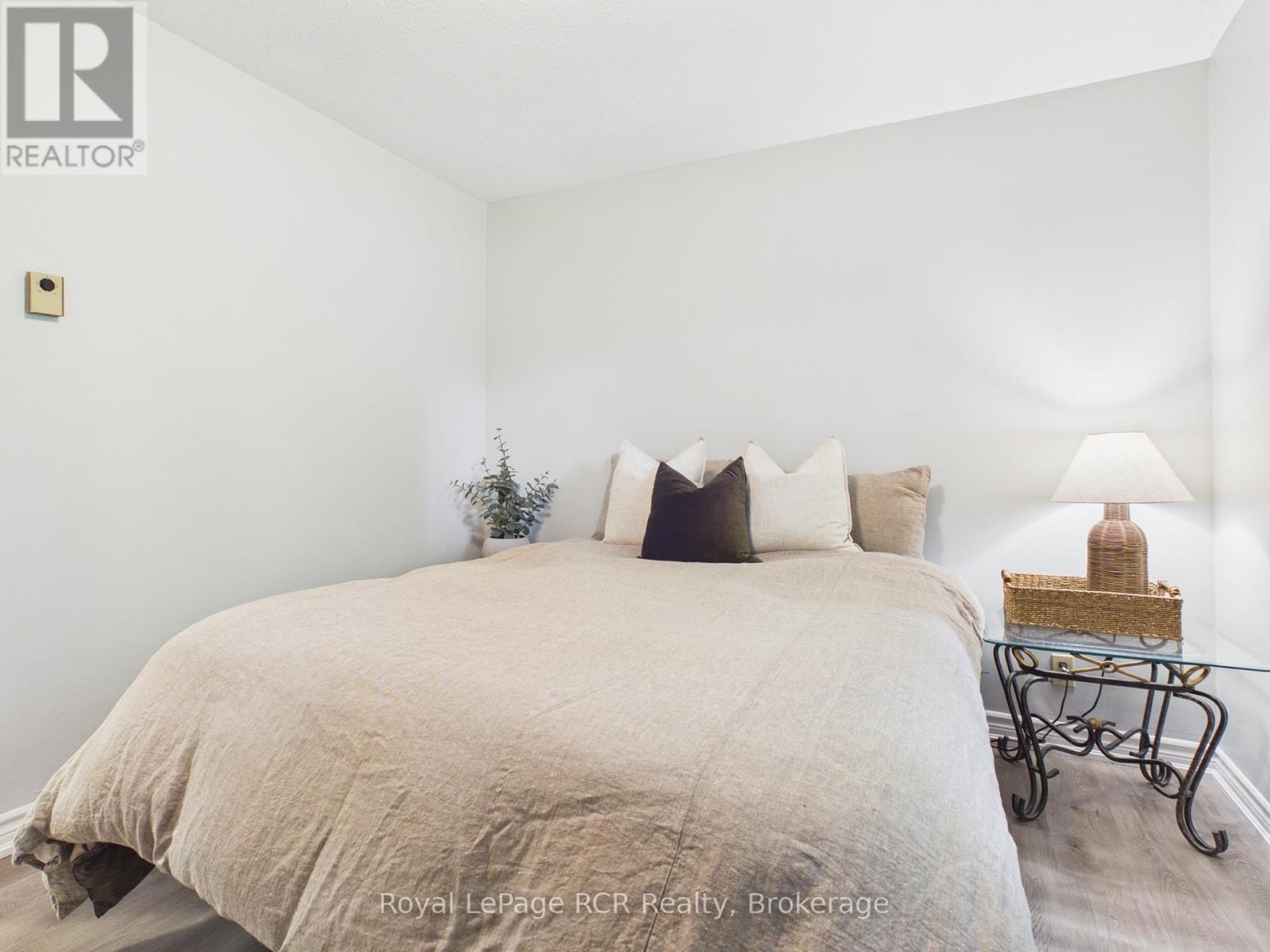 383 WELLINGTON STREET - 17