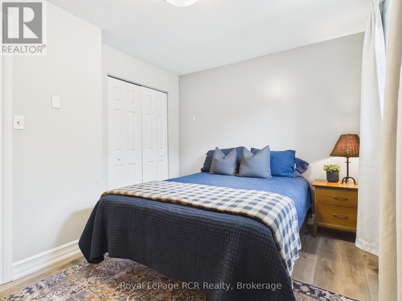 383 WELLINGTON STREET - 22