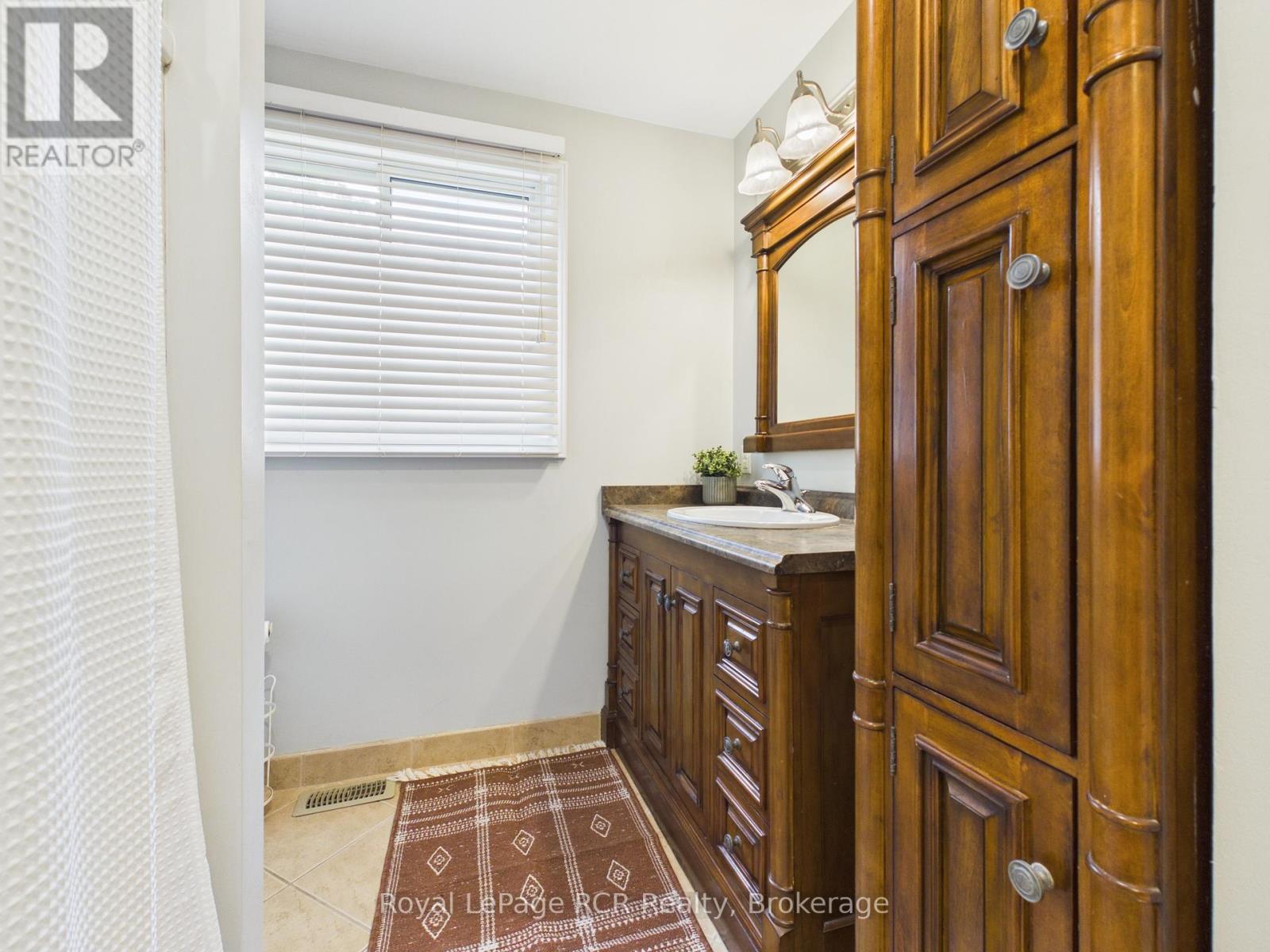 383 WELLINGTON STREET - 23