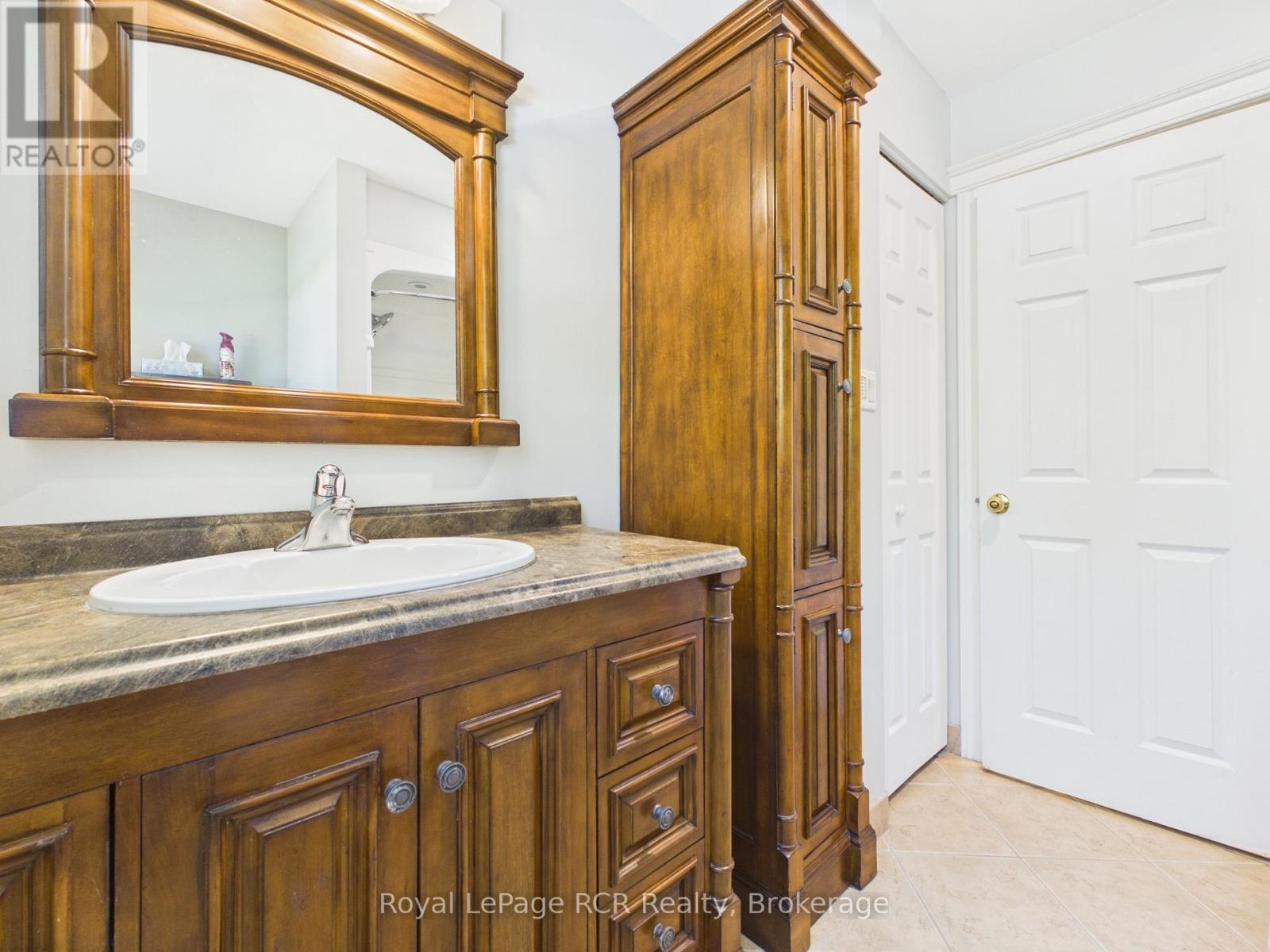 383 WELLINGTON STREET - 24