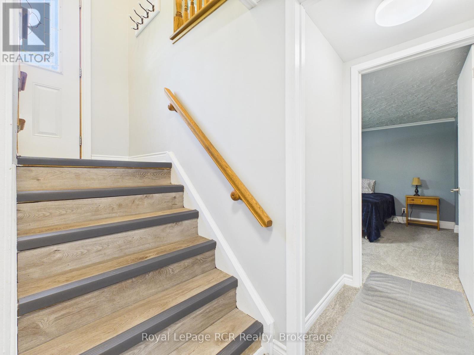 383 WELLINGTON STREET - 26