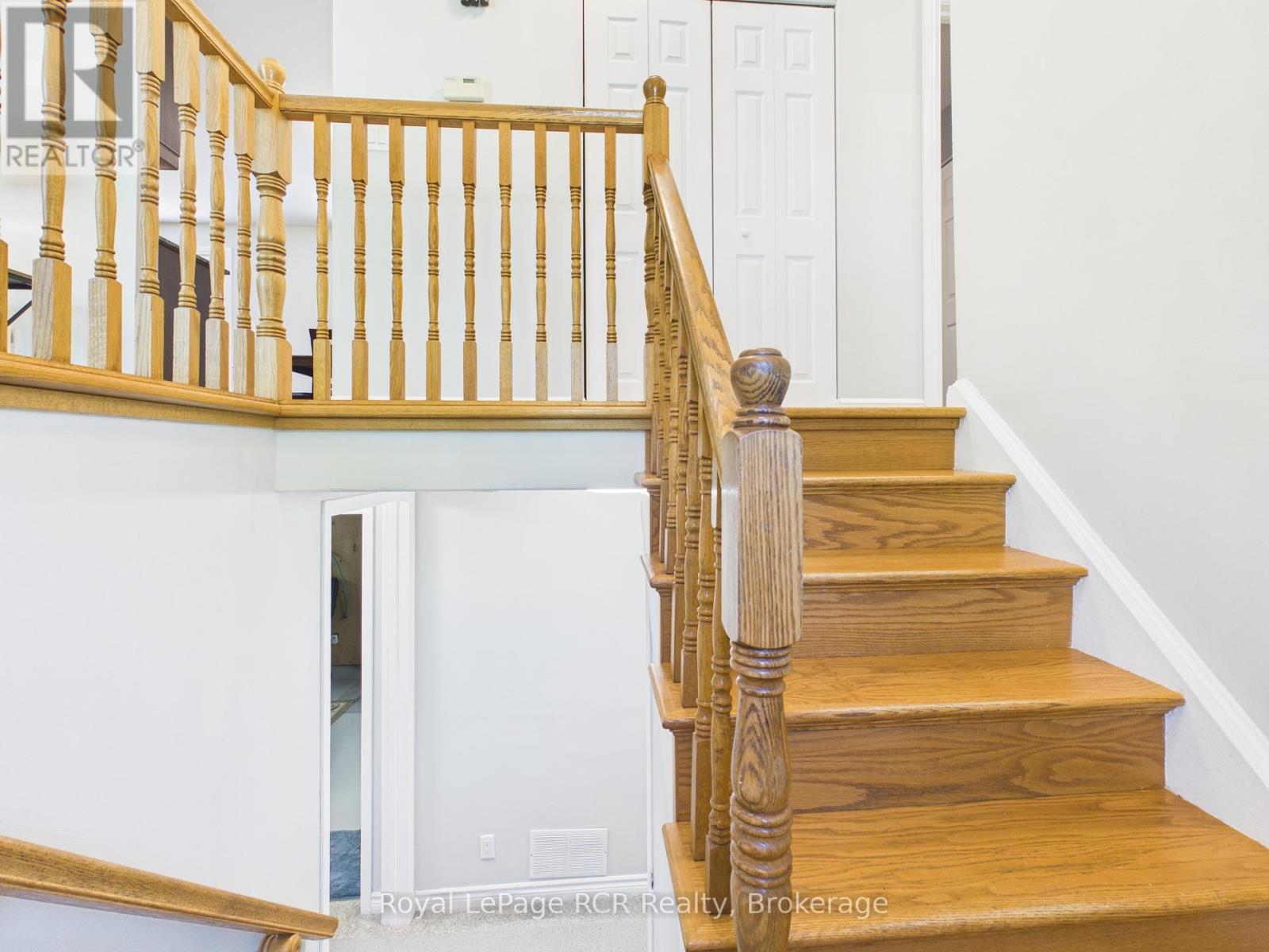 383 WELLINGTON STREET - 6