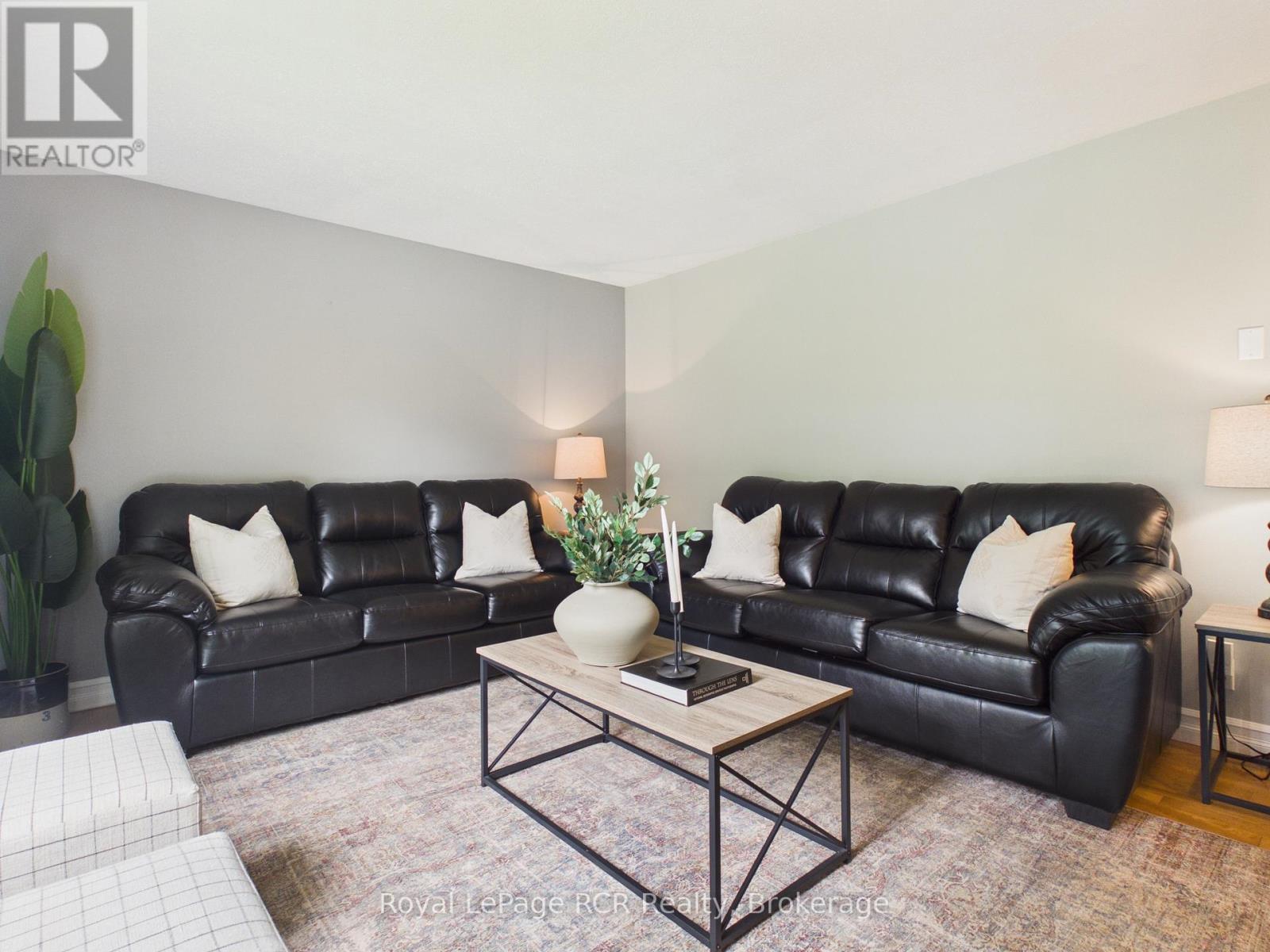 383 WELLINGTON STREET - 7