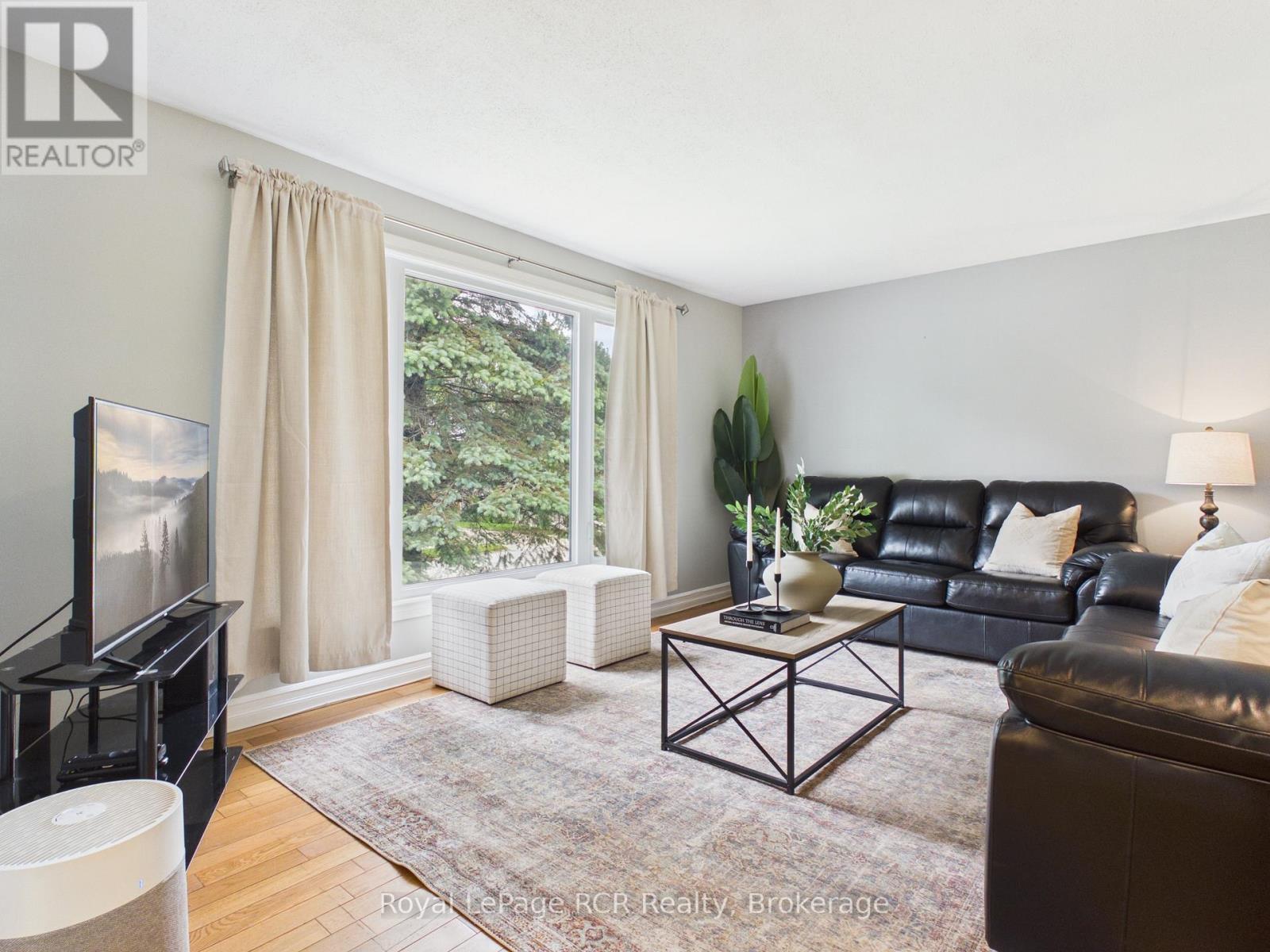 383 WELLINGTON STREET - 9