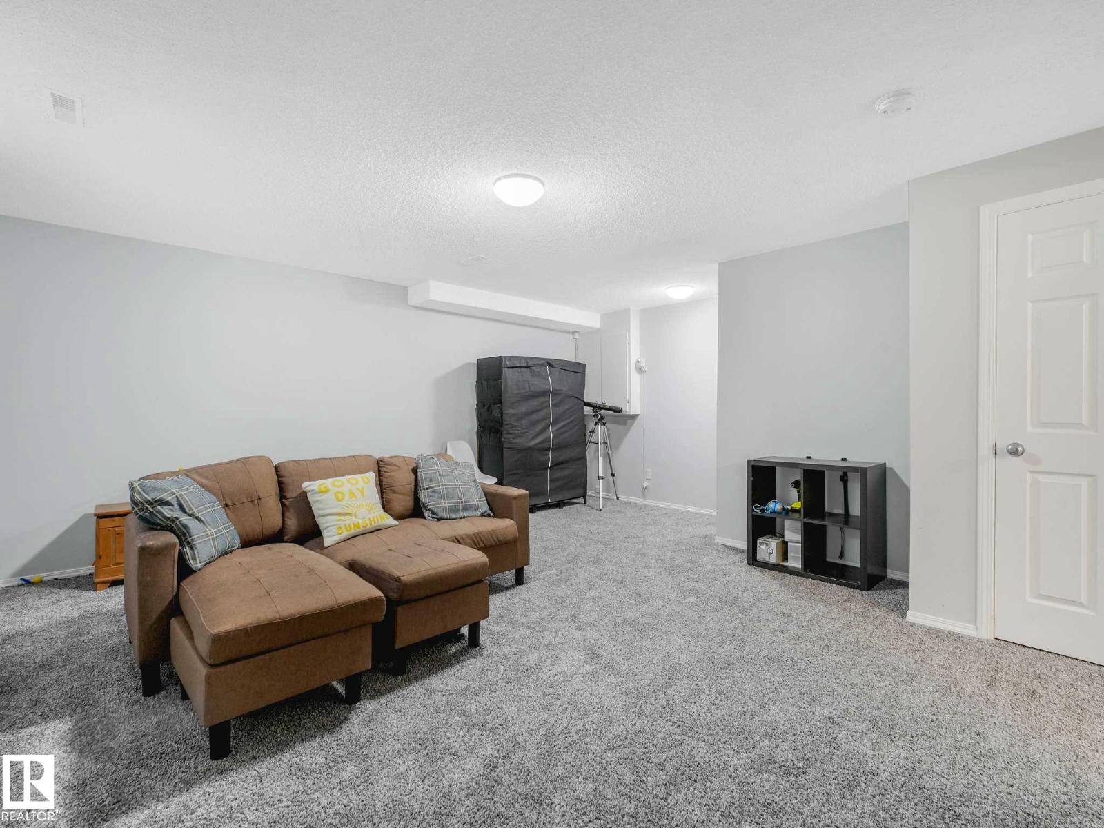 21360 89 AV NW - 34
