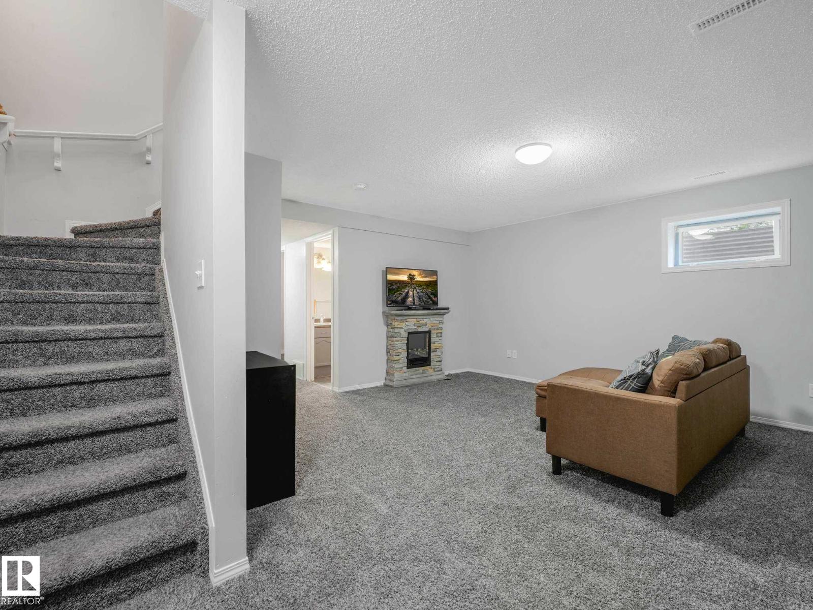 21360 89 AV NW - 35