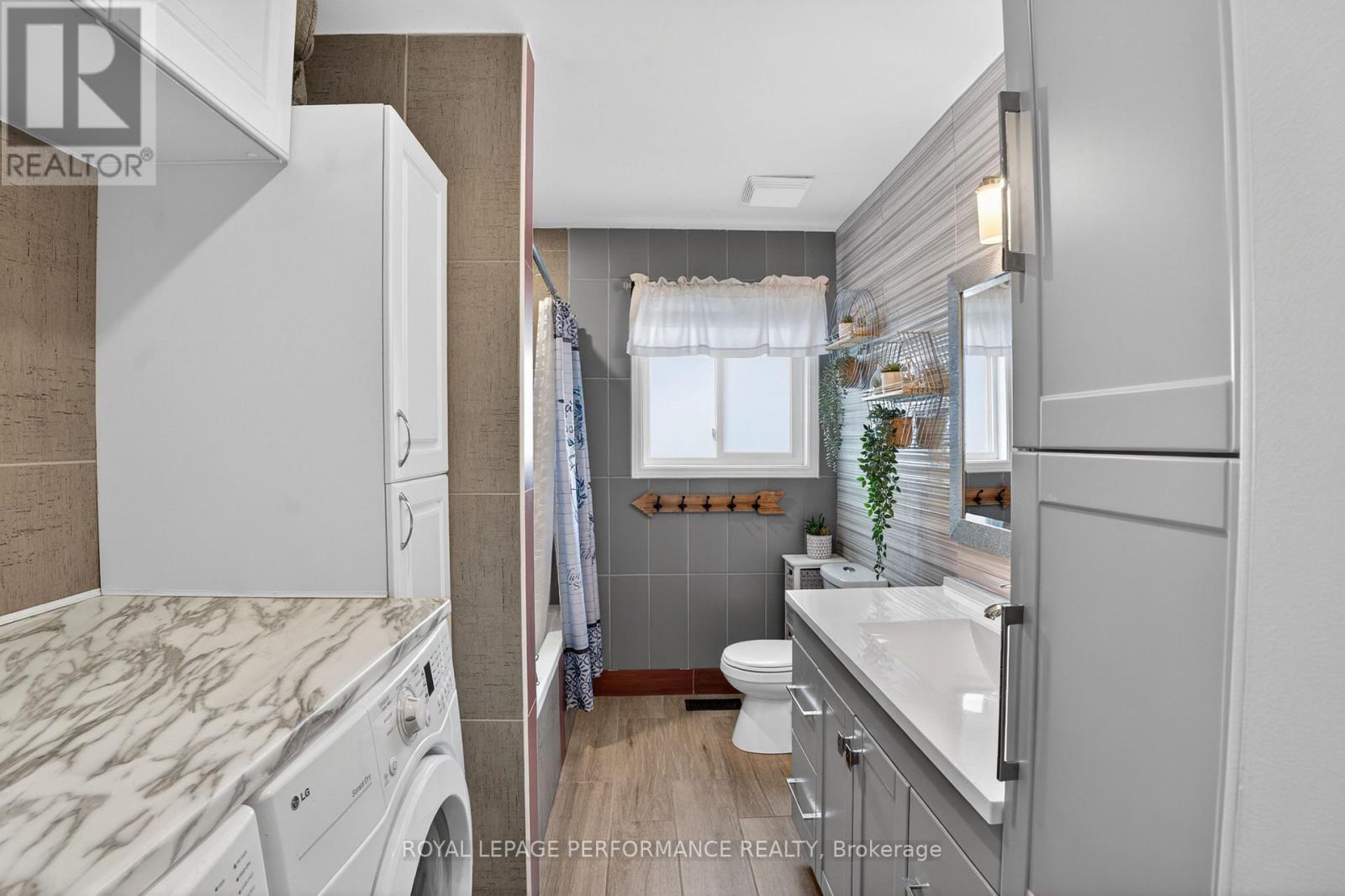 68 LAFLECHE BOULEVARD - 26