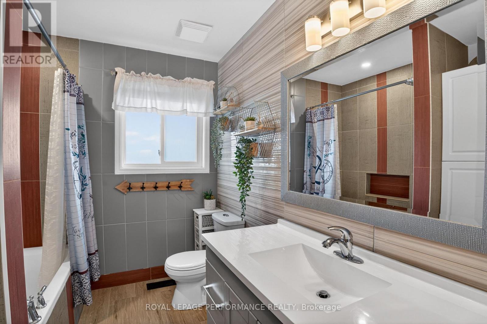 68 LAFLECHE BOULEVARD - 27