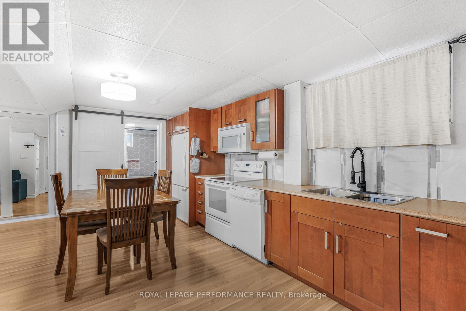 68 LAFLECHE BOULEVARD - 31