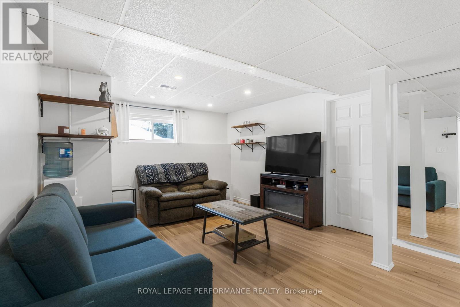 68 LAFLECHE BOULEVARD - 33