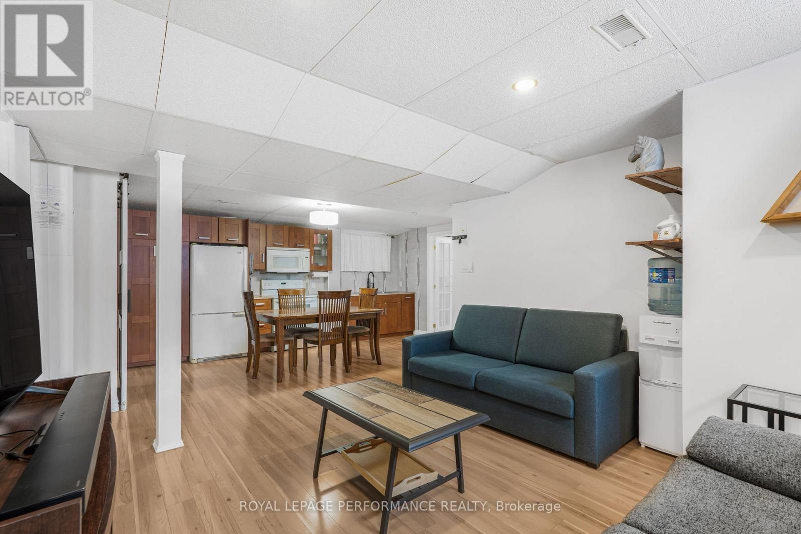 68 LAFLECHE BOULEVARD - 34