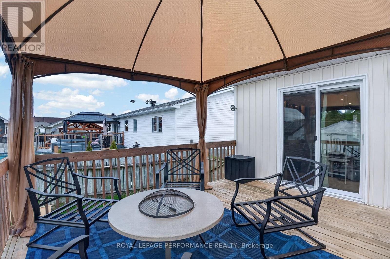 68 LAFLECHE BOULEVARD - 37