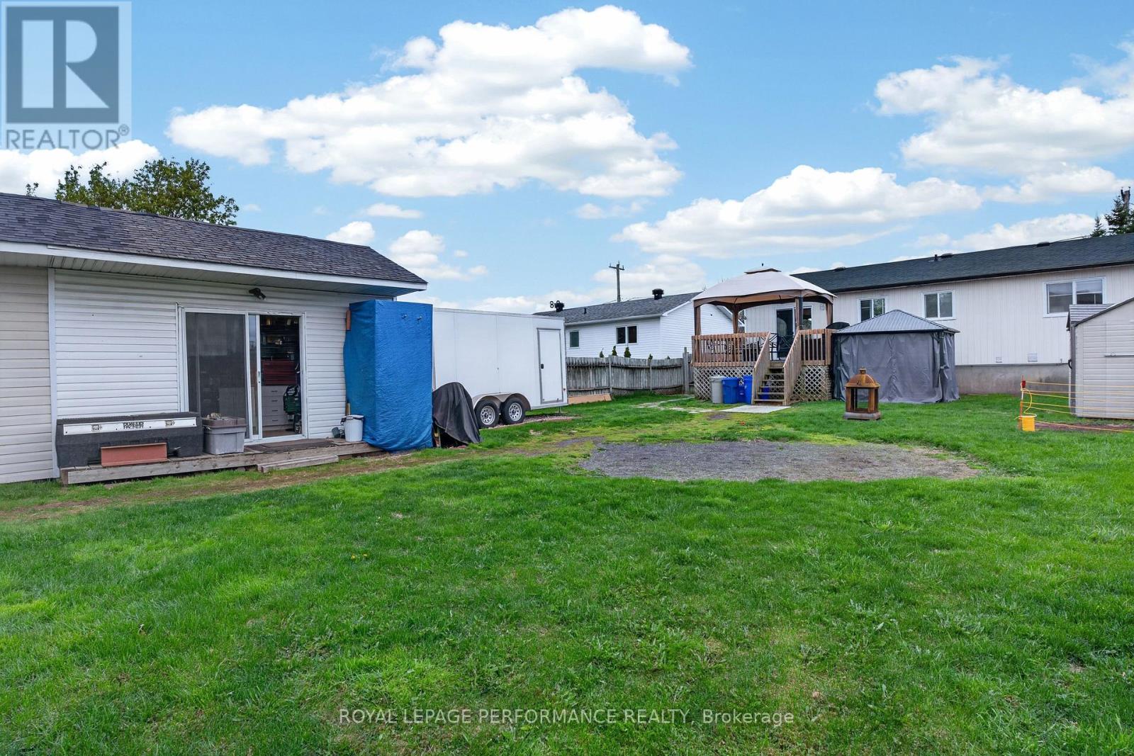 68 LAFLECHE BOULEVARD - 40