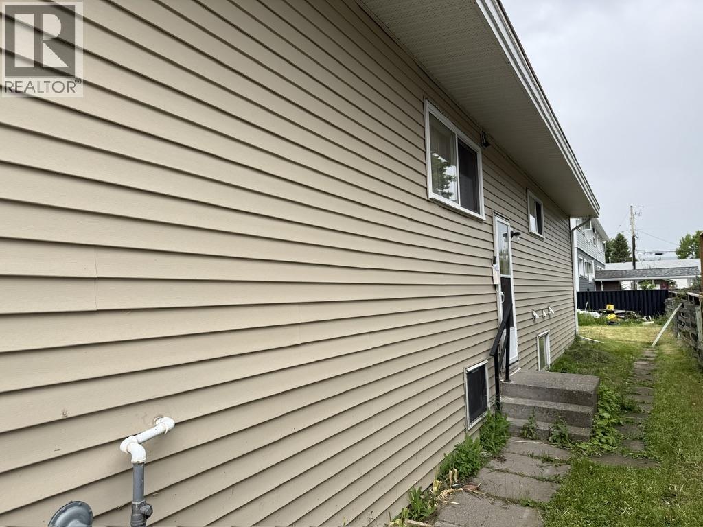 2367-2369 REDWOOD STREET - 3