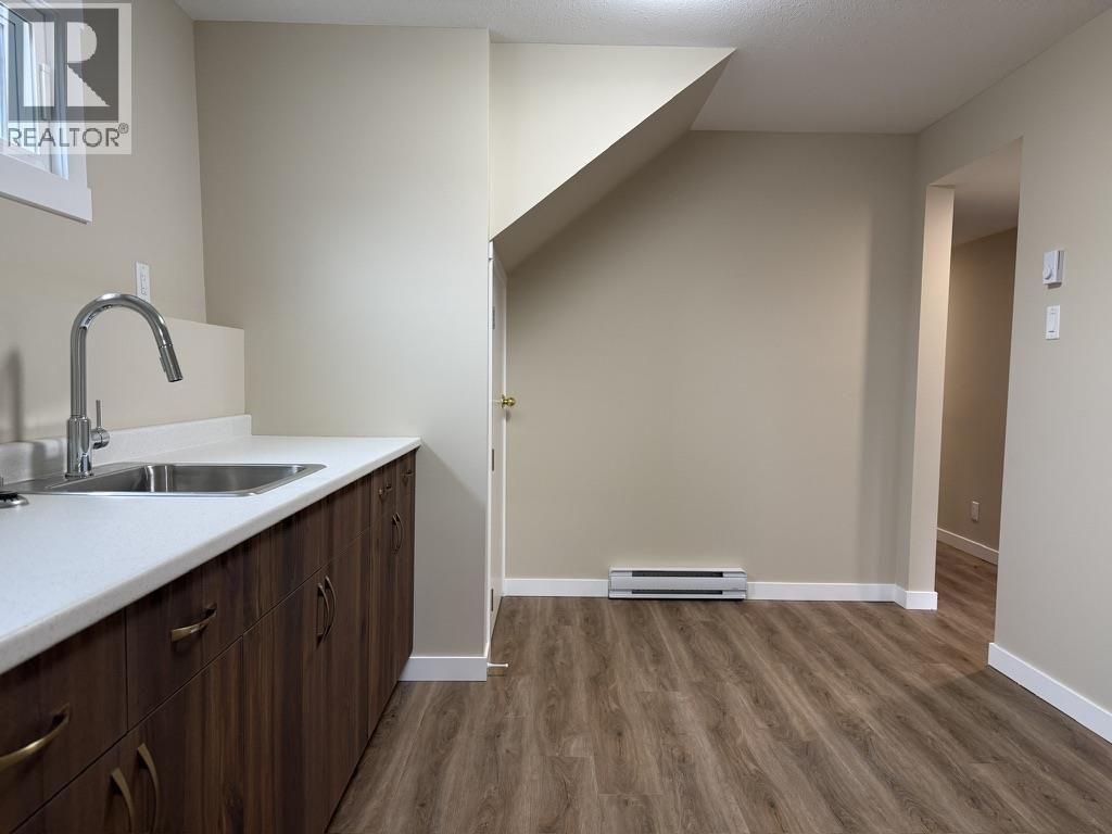 2367-2369 REDWOOD STREET - 22