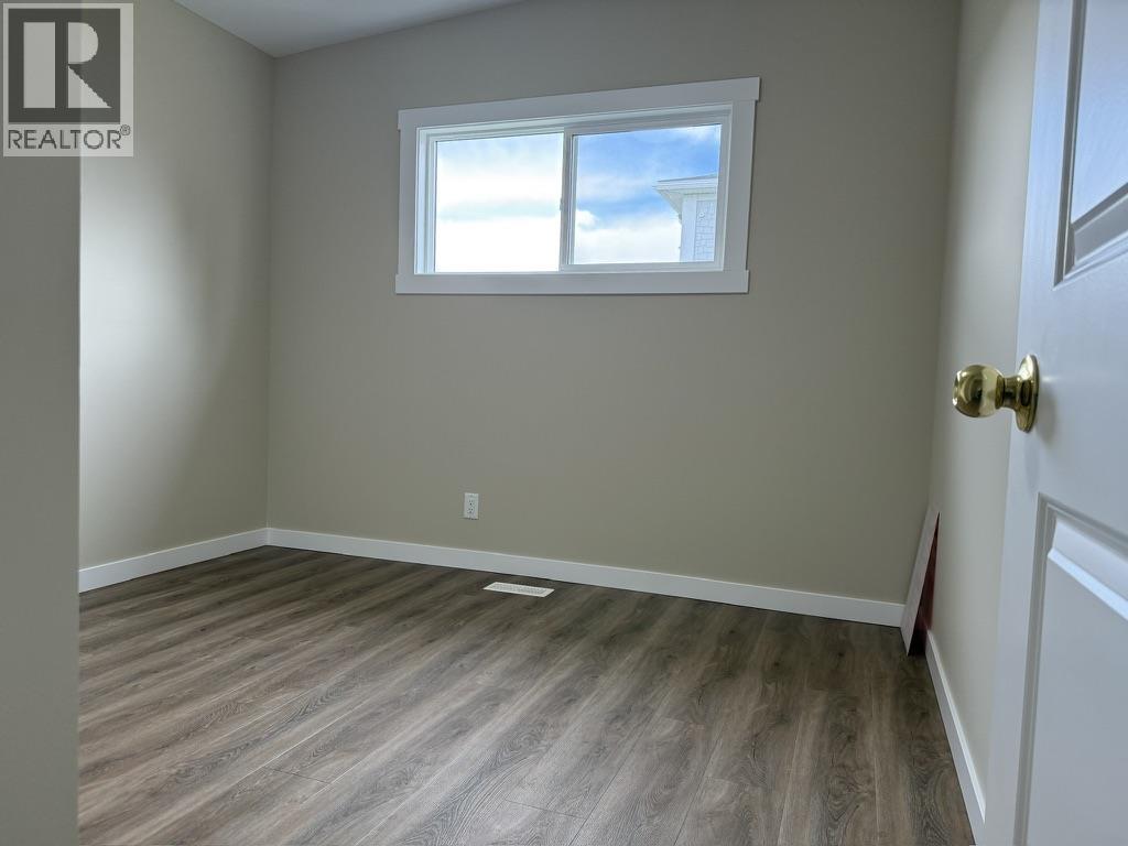 2367-2369 REDWOOD STREET - 27