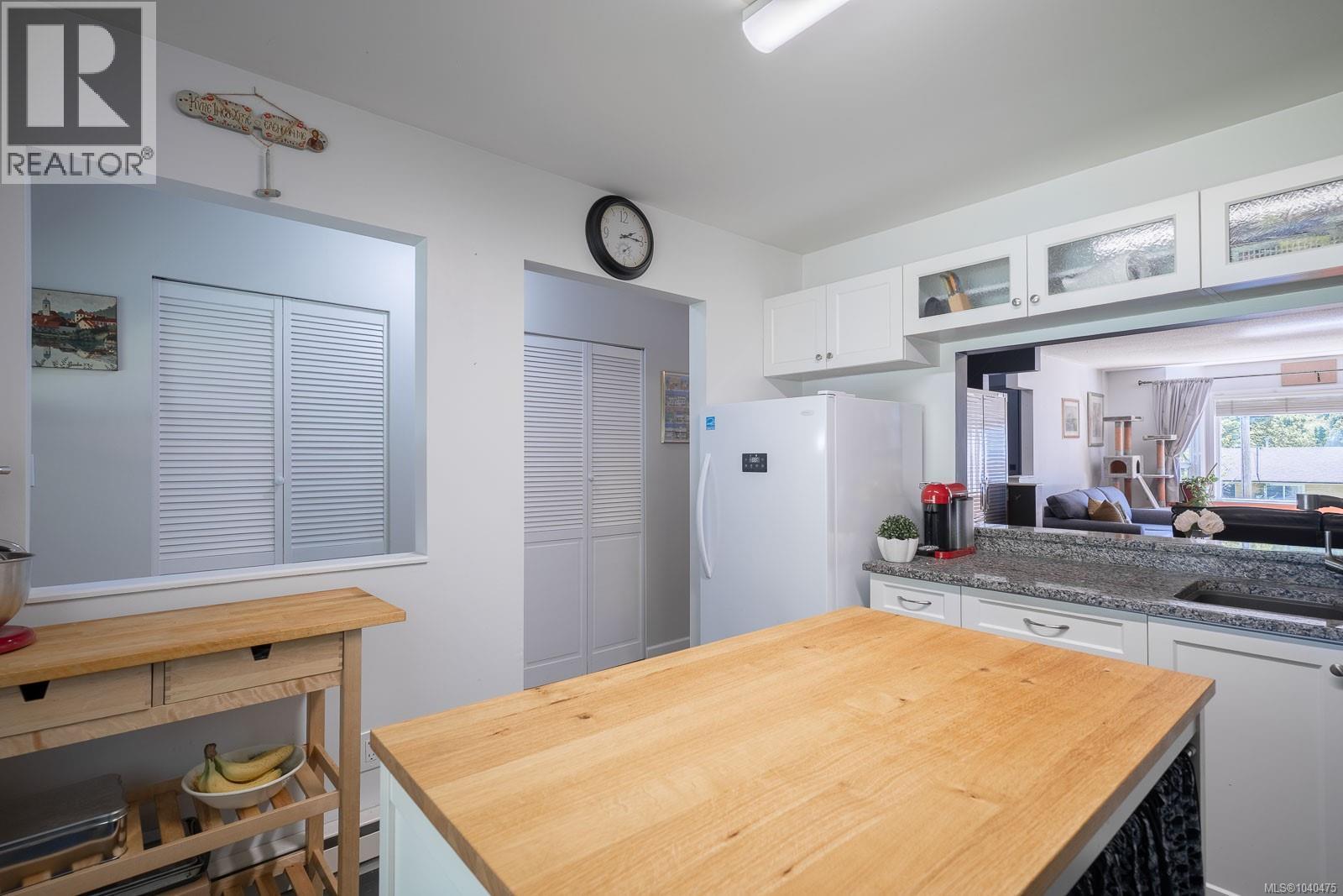 3716 Howden Dr - 10