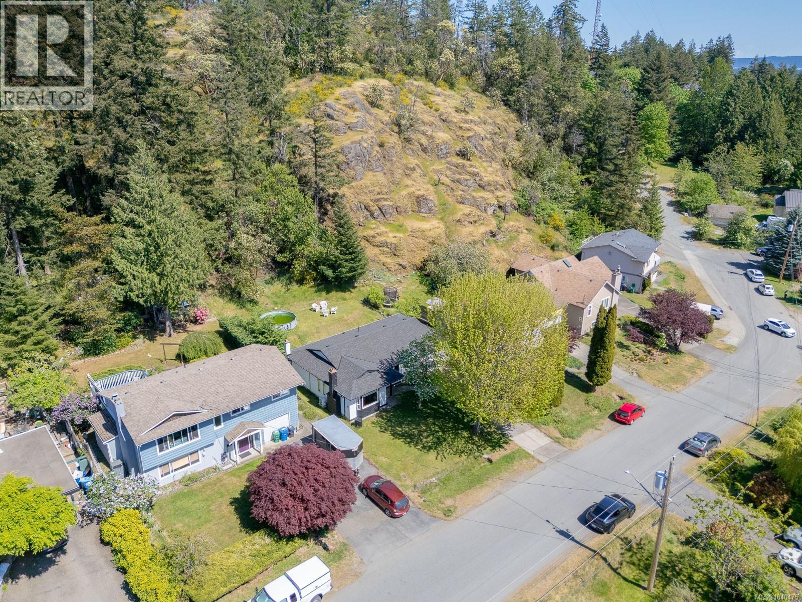 3716 Howden Dr - 27