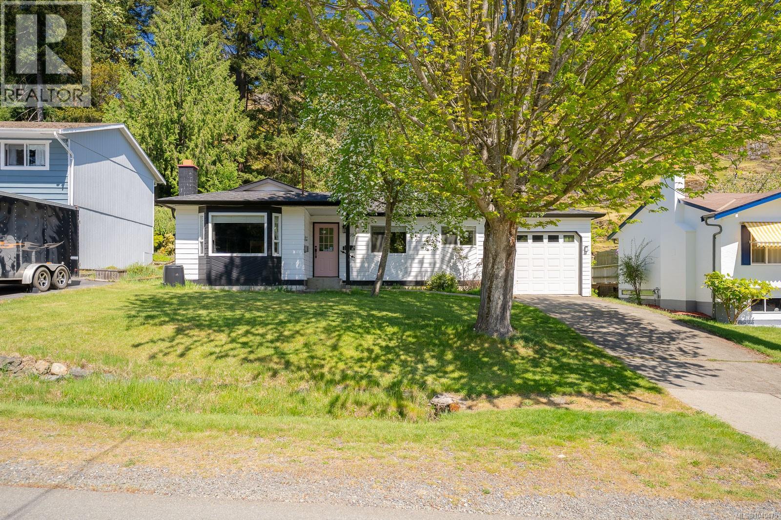 3716 Howden Dr - 33