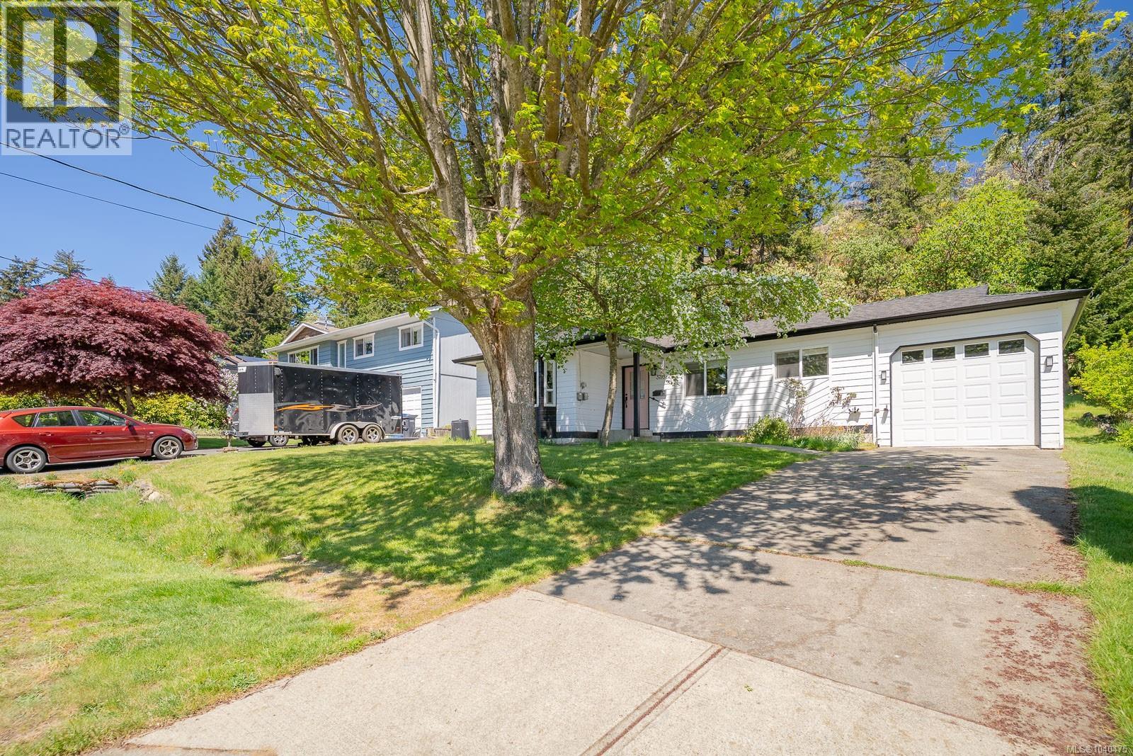 3716 Howden Dr - 35