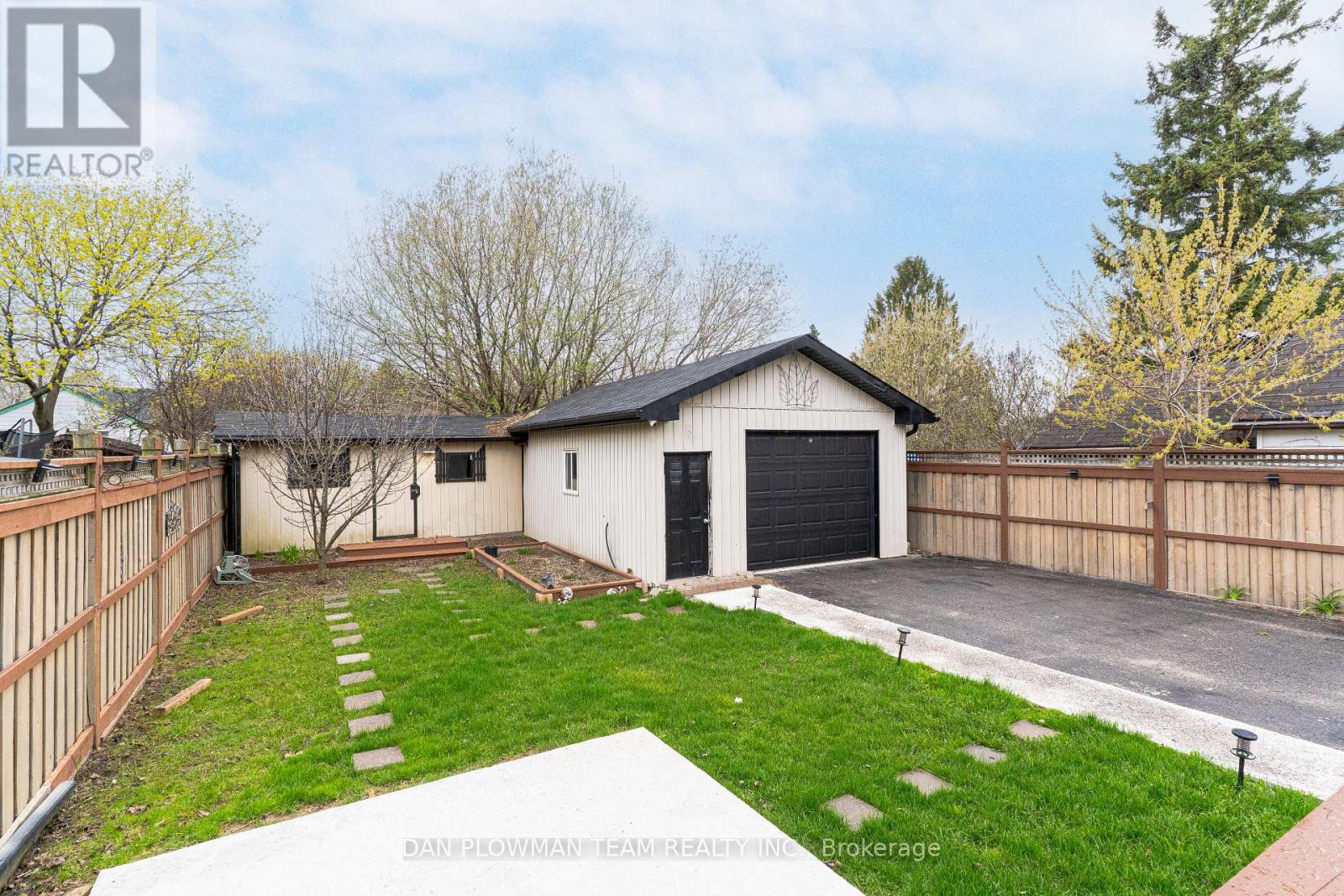 752 DOUGLAS STREET - 31