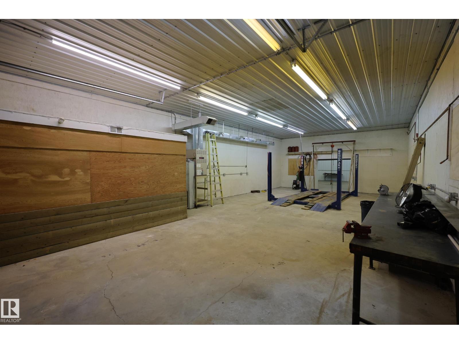 274032 TWP ROAD 480 — photo 17
