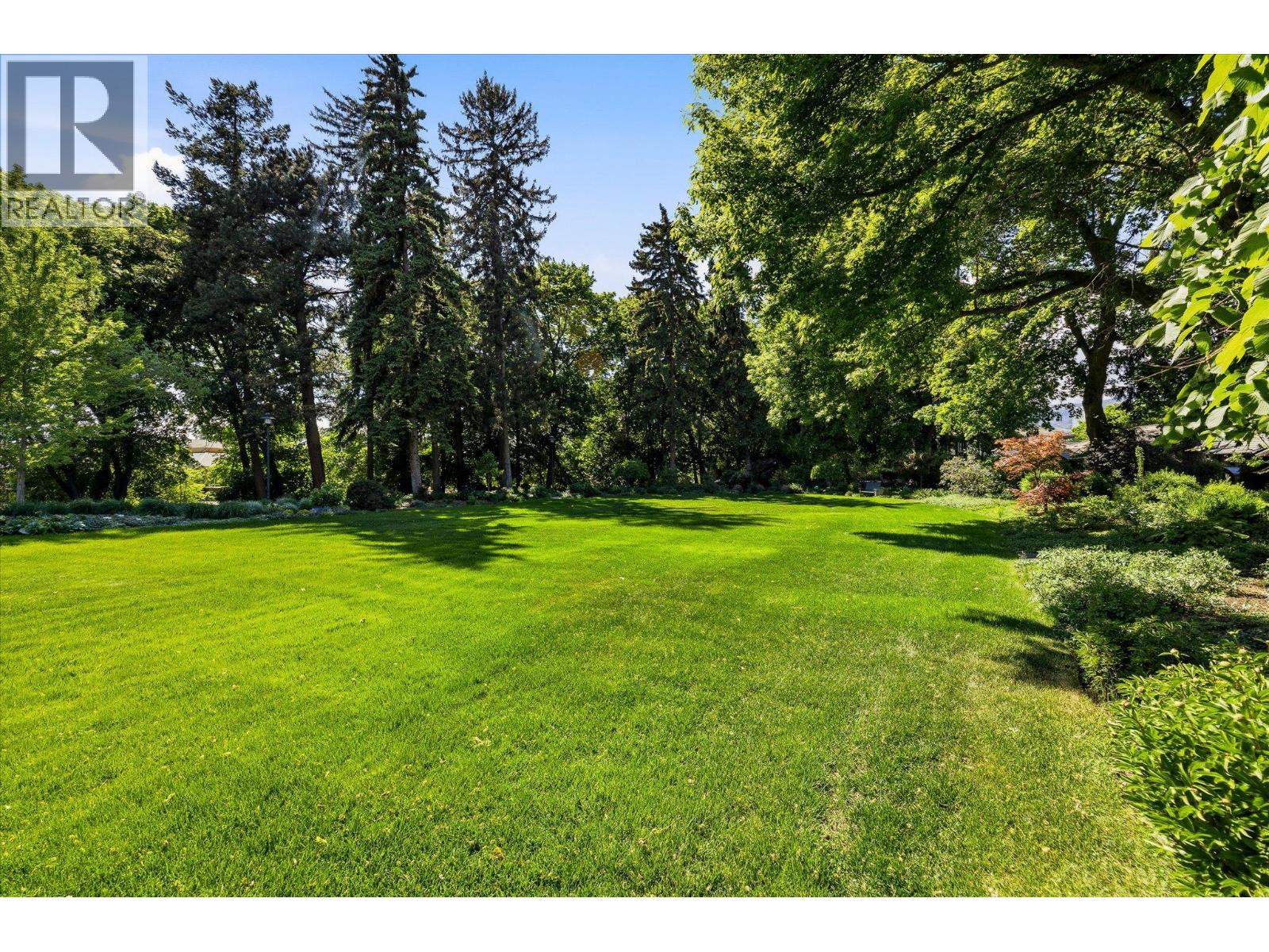 112 1986 Bowes Street, Kelowna